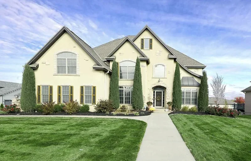 Amanda Sway-Top Omaha Real Estate Agent