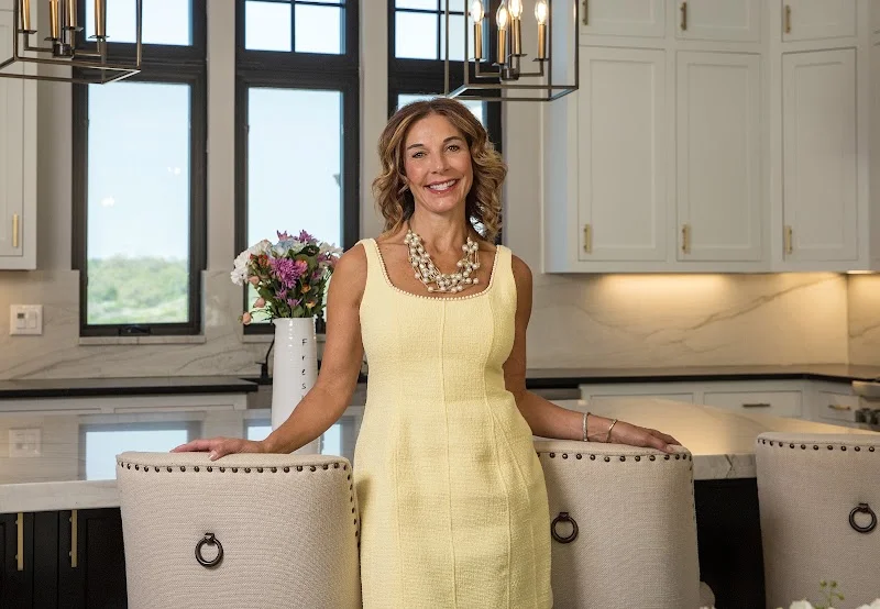 Suzanne Kuntz, Realtor